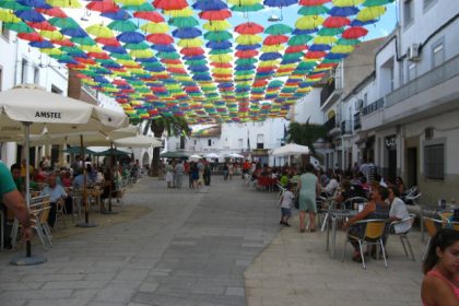 Día de Extremadura, paraguas en Malpartida de Cáceres