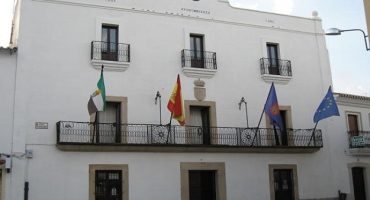 fachada casa consistorial de Malpartida de Cáceres