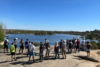 Grupo de turistas visitando Malpartida de Cáceres