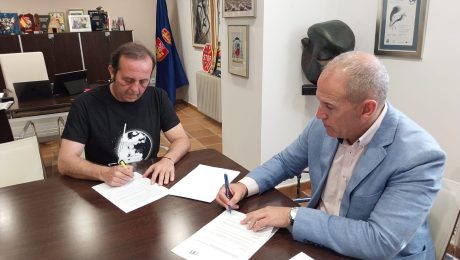 Firma de convenio entre el Ayuntamiento de Malpartida de Cáceres y Plenamoon